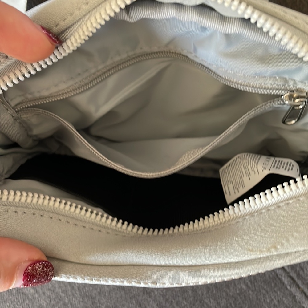 NWOT Vooray Small Grey Crossbody Bag - Picture 9 of 13